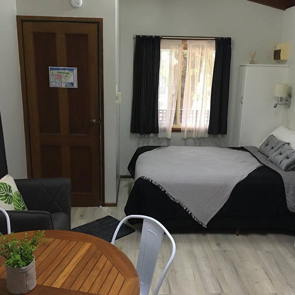 Gradys Riverside Retreat - Image 5