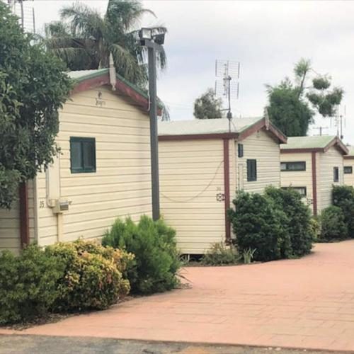 Parkes Country Cabins