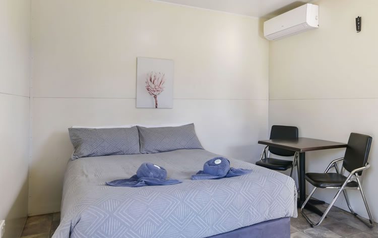 Parkes Country Cabins