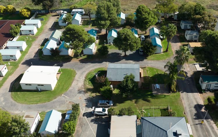 Parkes Country Cabins - Image 2