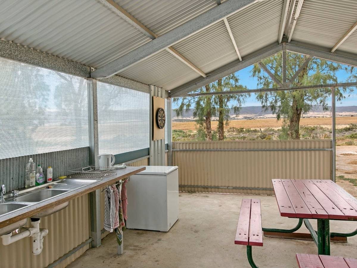 Rangeview Caravan and Cabin Park - Image 4