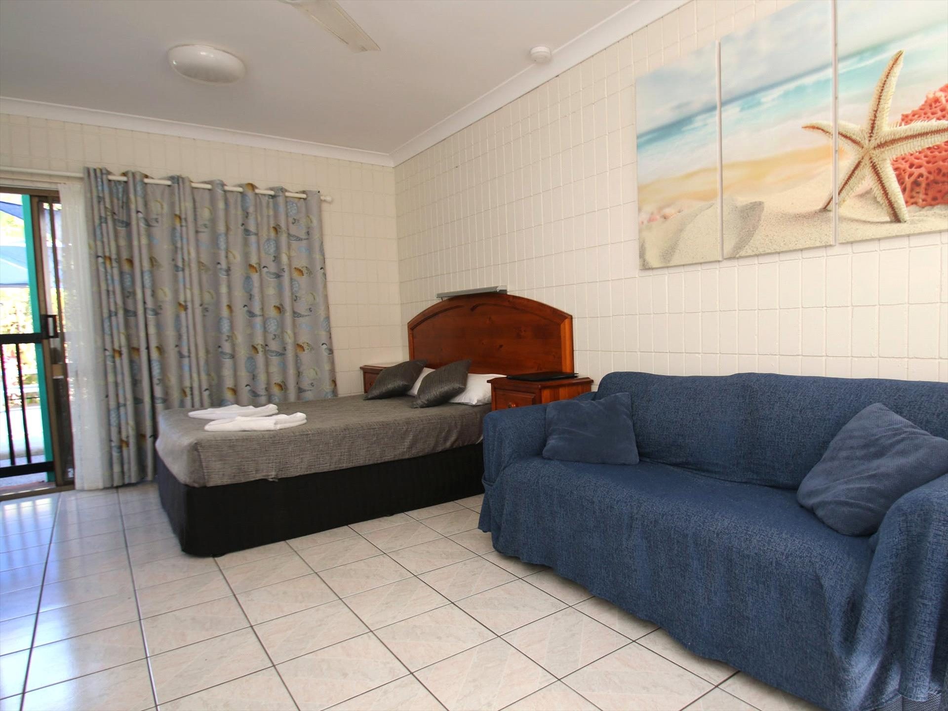 Tropical Palms Resort and 4WD Hire