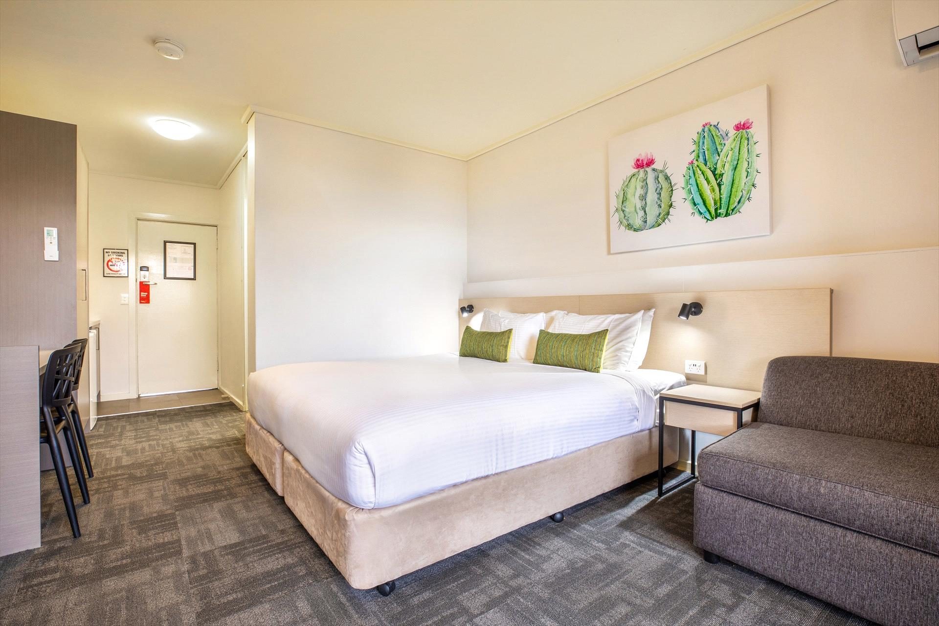 Nightcap at Shoppingtown Hotel — Doncaster, VIC