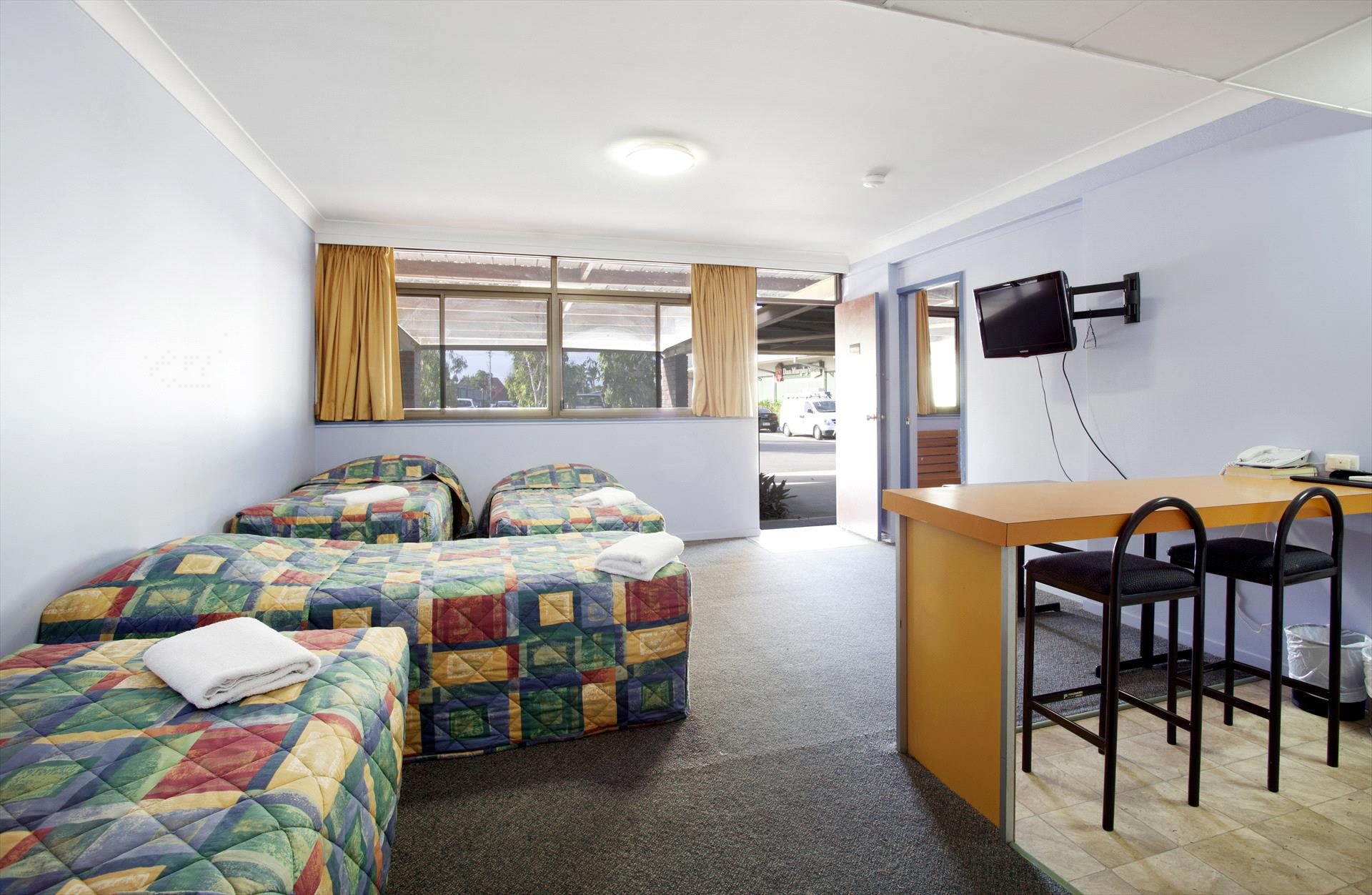 Vale Hotel in Aitkenvale, QLD — photo 4